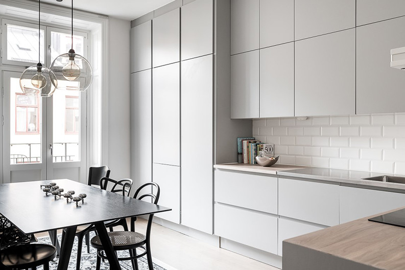 кухонная мебель с фасадами без ручек в стиле минимализм