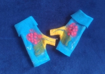 Валяні мітінки рукавички з вовни в кольорах українського прапору Ой, у лузі червона калина!